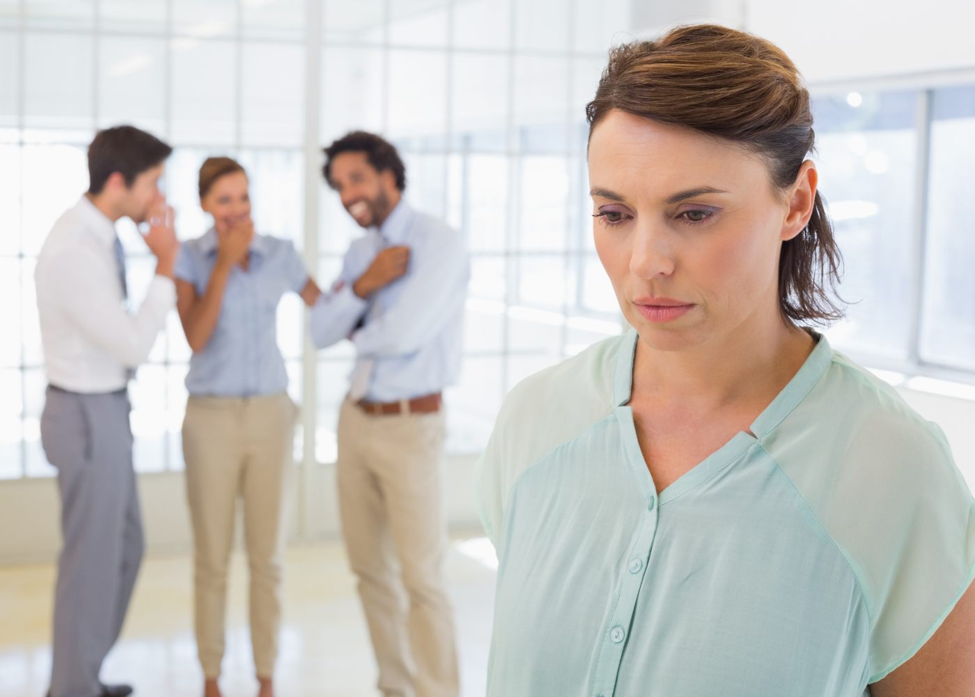 mulher a ser gozada por colegas de trabalho