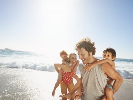 Dicas de roupa de praia para toda a família