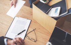 indemnização por cessação do contrato de trabalho