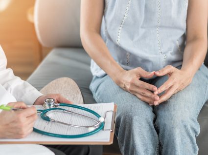 doente em consulta no médico