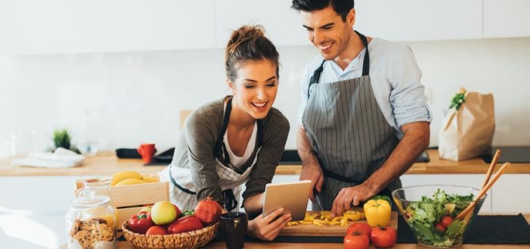 casal na cozinha