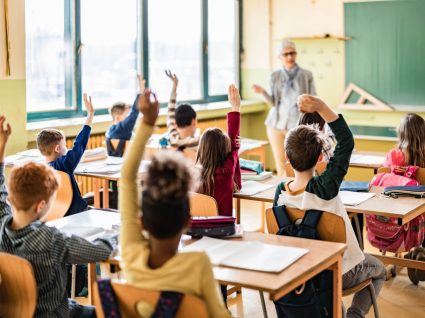 alunos com aproveitamento escolar numa aula