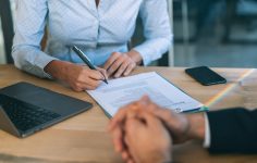 assinatura de contratos a prazo