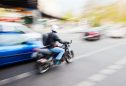 mota a andar no transito