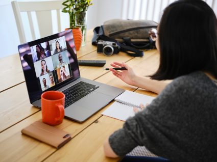 nómadas digitais a reunir online