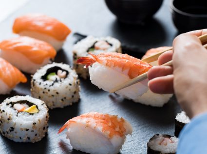 Conheça as regras orientais para comer sushi como um japonês