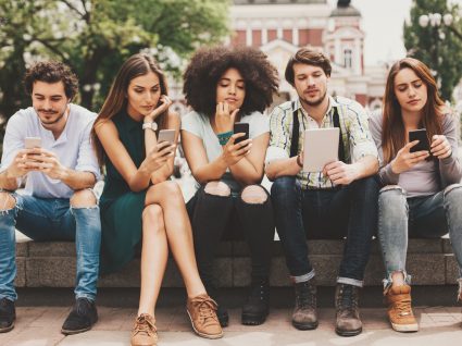 Phubbing: o vício do telemóvel está a arruinar as suas relações