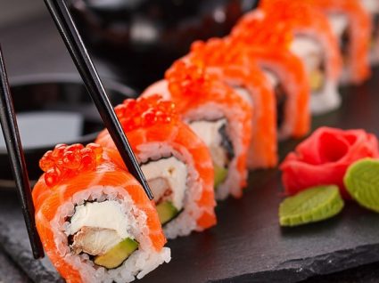 Sushi para grávidas: sim ou não? Veja dicas e 5 receitas que pode devorar