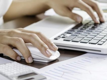 Trabalhadores a recibos verdes com novas regras a partir deste mês