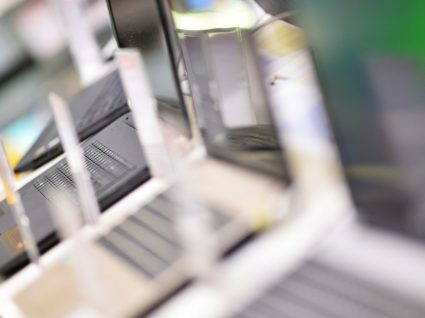 Como poupar na compra de um portátil