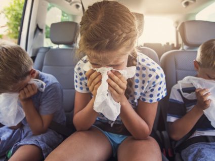 Como não enjoar a andar de carro: fique a saber