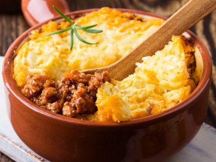 Empadão com sobras de carne cozida, assada ou estufada