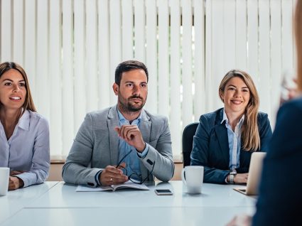 O que fazer depois da entrevista de emprego: 8 passos a seguir