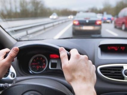 Esteja atento! GNR na estrada a fiscalizar se anda na faixa do meio