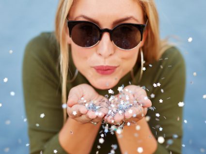 Glitter no verão? As 7 peças que lhe vão dar a volta à cabeça!