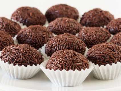 Brigadeiros: 4 receitas de fazer água na boca