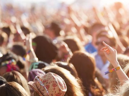 15 coisas que precisa de levar para um festival de verão