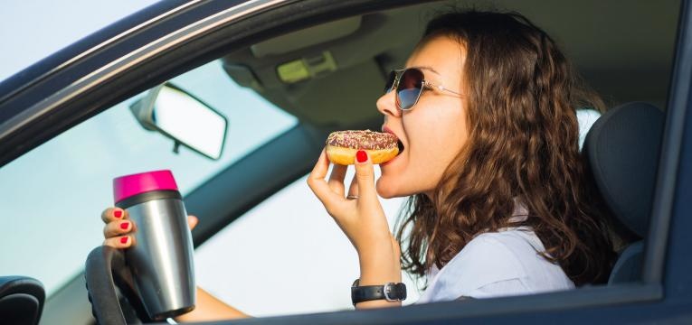 comer no carro