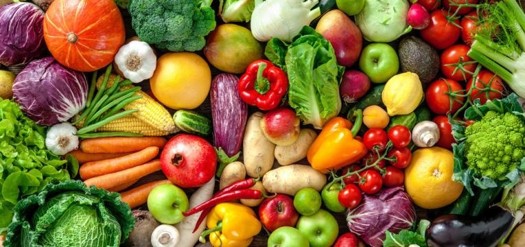 frutas e vegetais fazem parte da lista sobre o que comer para emagrecer