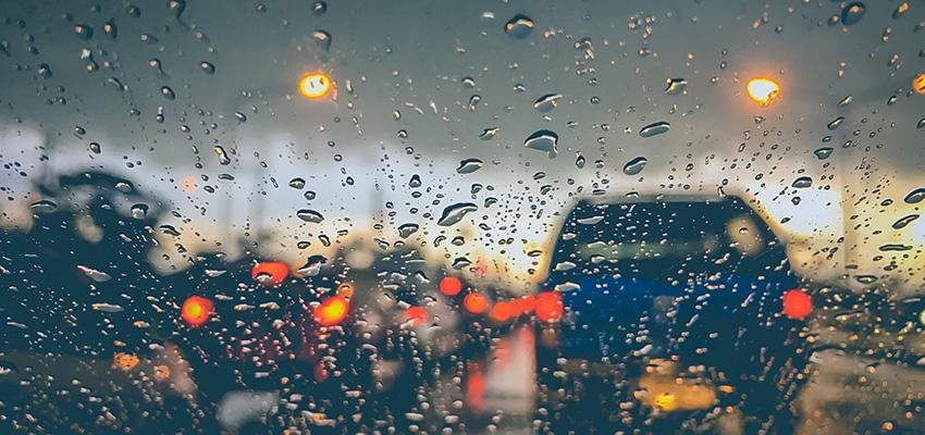 Conduzir com chuva: 7 dicas essenciais