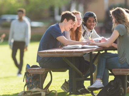 Madeira assegura viagens aéreas a 65€ para estudantes universitários