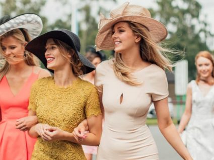 Os 5 penteados para as festas de verão que são tendência