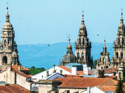 Seguir os caminhos galegos até Santiago de Compostela e Pontevedra