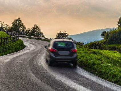 Alugar carro em viagem: tudo o que precisa de saber