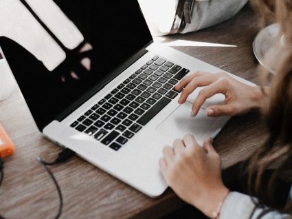 Cartão Internacional de Estudante: o que é e como ter um?