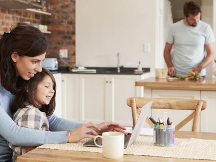 Mãe que trabalha em casa: como ser produtiva e feliz em 6 passos