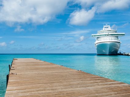 Quer dar a volta ao mundo a trabalhar? A Royal Caribbean está a contratar!