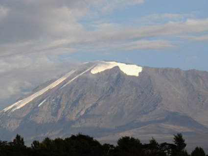 Esta é a mulher mais nova de sempre a subir o Kilimanjaro