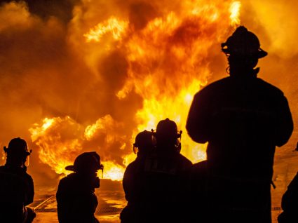 4 apoios a bombeiros e vítimas que pode pôr em prática já