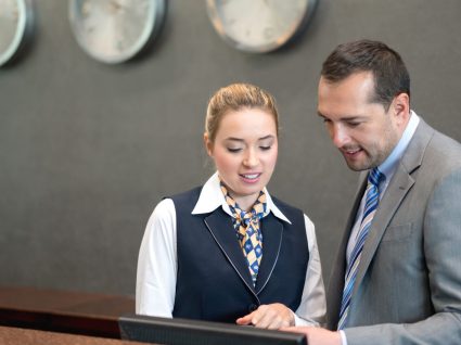 Rececionista de hotel: uma profissão com futuro