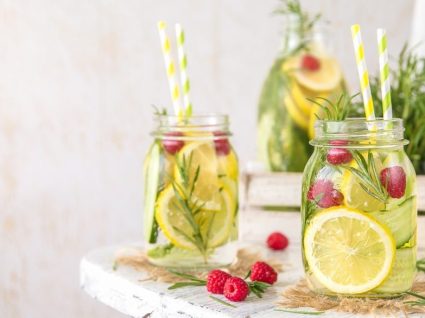 Infusão de frutas: 3 ideias para transformar a água e refrescar os dias