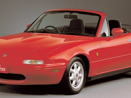 Mazda lança serviço de restauro da primeira geração do Miata