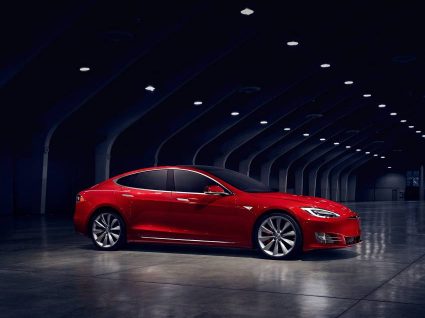 Model S 100D é o elétrico com maior autonomia