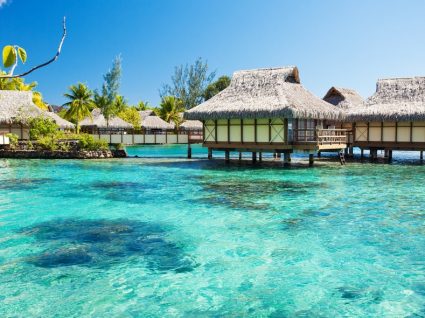 6 bungalows aquáticos que vão redefinir a sua ideia de paraíso