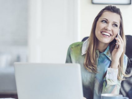 A sua empresa proíbe o uso do telefone?