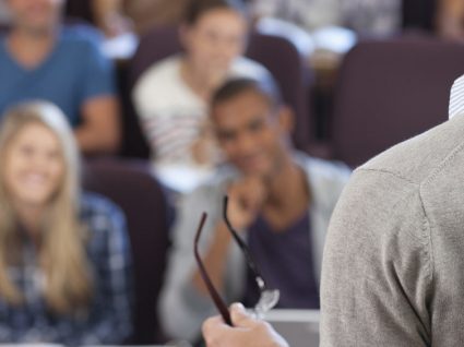 Saiba qual o salário de um professor universitário em Portugal