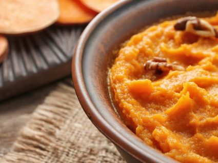 3 receitas de puré de batata-doce que acompanham bem qualquer prato