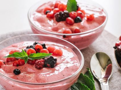 3 receitas com groselha para adoçar os meses frios