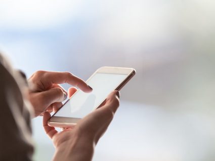 5 coisas que não devia fazer com o seu smartphone