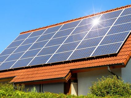 Qual é o tempo de vida útil de um painel solar?