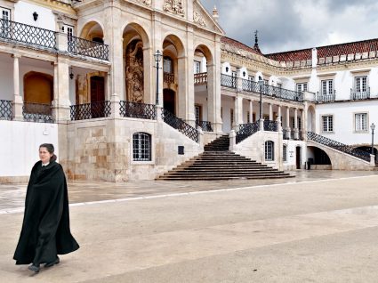 Descubra quanto custa o traje académico