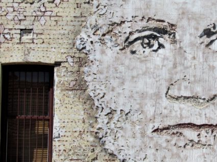 Vhils procura designer gráfico com experiência