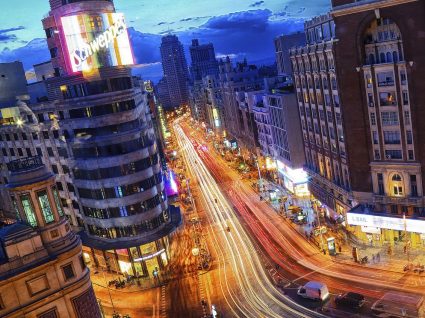 A vida noturna em Madrid: guia essencial