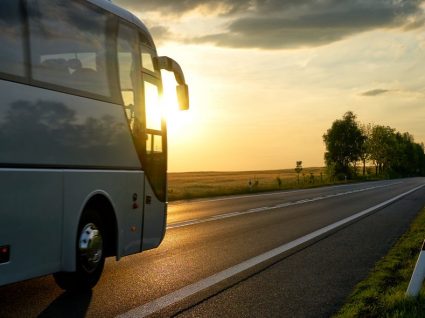 Saiba como e quanto custa viajar de autocarro para o Algarve