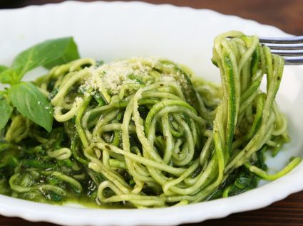 Aprenda a fazer pesto como um verdadeiro chef