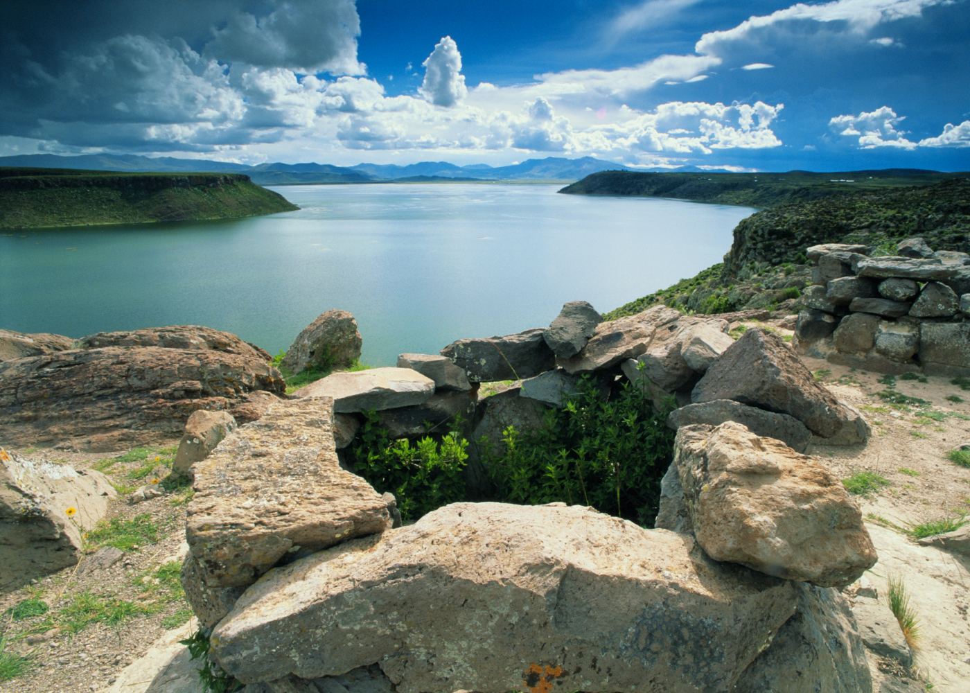 Panorâmica do lago Titicaca